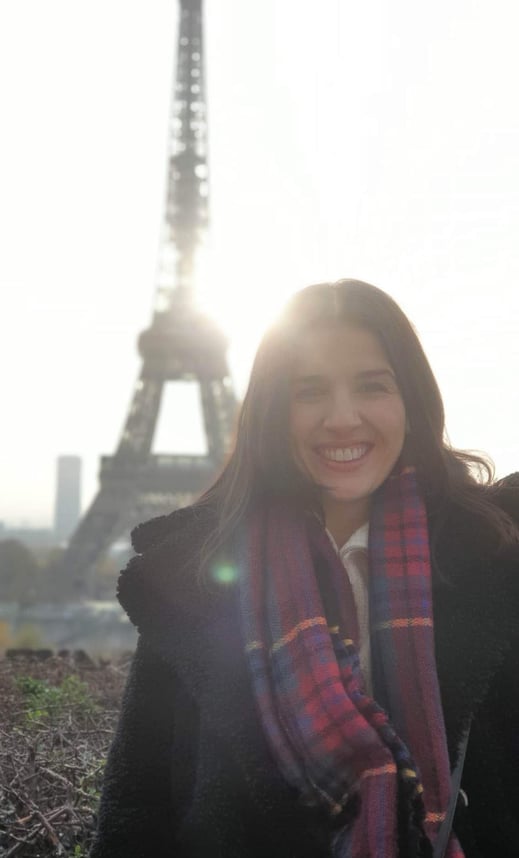 Lynsey Soutar in front of the Eiffel Tower