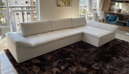 Sofá moderno reformada branco com chaise