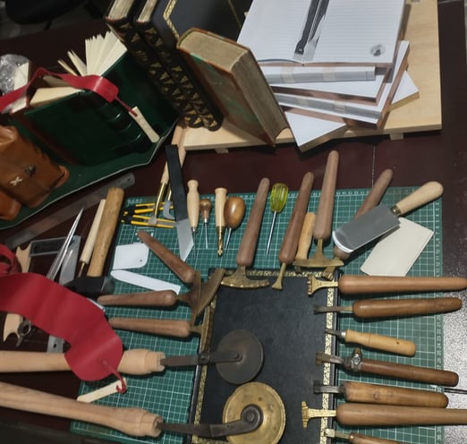 Encuadernación artesanal herramientas para restauración de libros