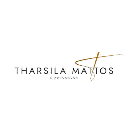 Tharsila e advogados previdenciários INSS logo