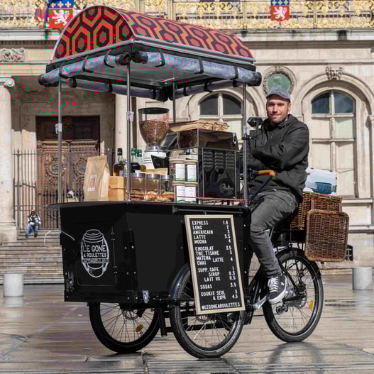 le gone à roulettes triporteur café ambulant itinérant Adrien Lyon