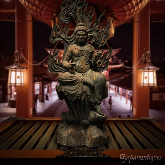 Nous aidons collectionneurs et passionnés à trouver des objets japonais authentiques, à vérifier leu