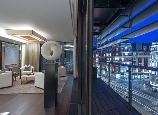 Contemporary painting created by Lumai Studio to harmonise with interior design in One Hyde Park