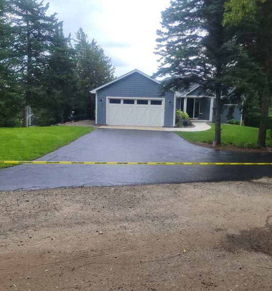 driveway-with-sealcoating-by-e-and-h-asphalt.jpg