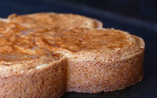 Gâteau basque à la crème, spécialité de la Maison Pommiers