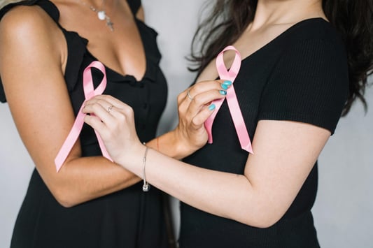 women partipating to jihane laraichi's cancer healing membership