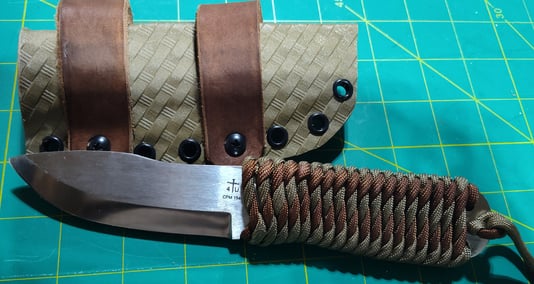 Paracord knife