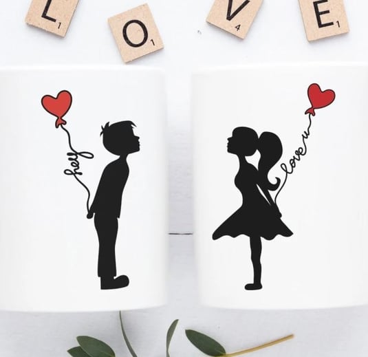 En AvantiRed creamos graficos en tazas personalizables