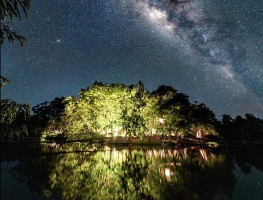 Fandee Island by night