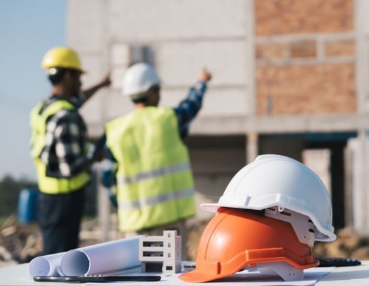 Des agents sur un chantier de construction