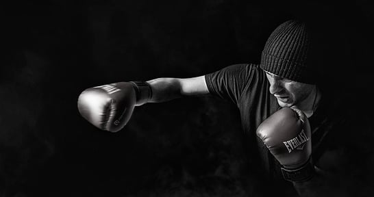 un boxeur en introspection, il se sert de l'autohypnose pour améliorer ses performances sportives