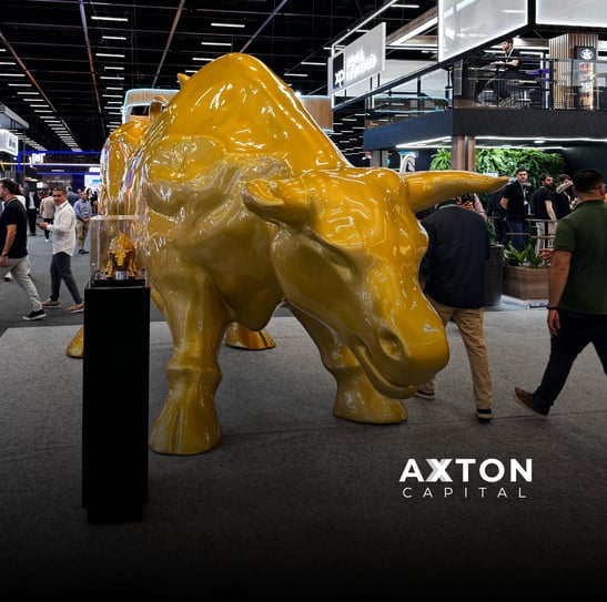 Imagem de touro de ouro na feira de investimentos da Expert XP