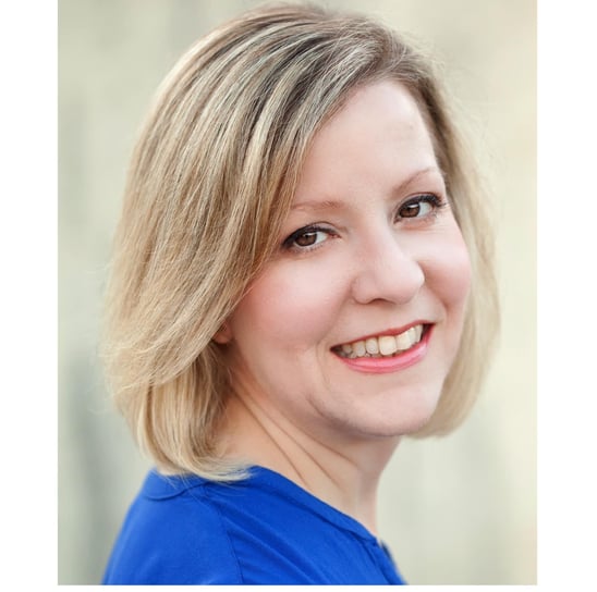 Headshot for Amy Cave