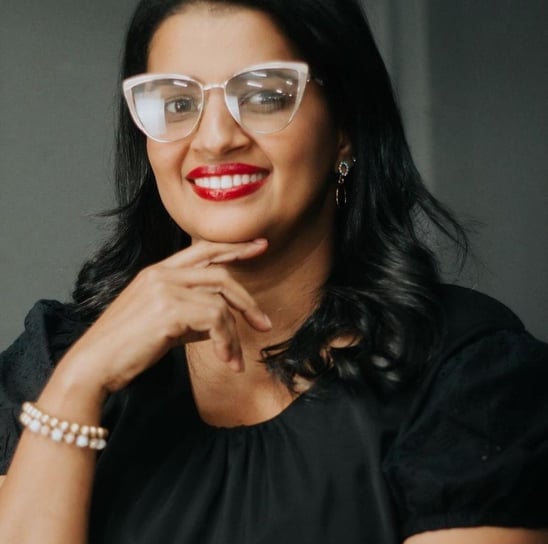 Essa sou eu, cabeleireira apaixonada por realçar a beleza de cada mulher.