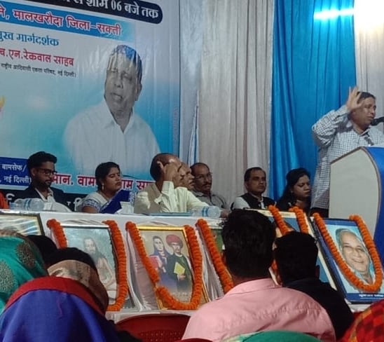 Chief guest on the stage the program of waman meshram in malkharoda
