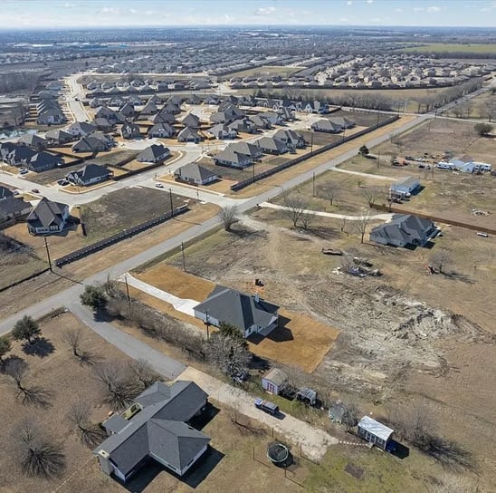 a large area with houses in the foreground