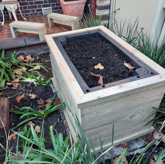 Foodcube Slim with Veggiecube Sleeper Surround, including gardening stools