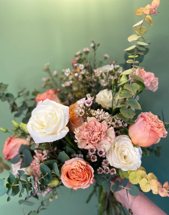 bouquet de fleurs teintes pastels de saison