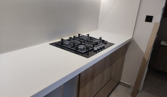 ΠΑΓΚΟΣ ΚΟΥΖΙΝΑΣ CORIAN ΜΕ ΕΣΤΙΕΣ ΥΓΡΑΕΡΙΟΥ