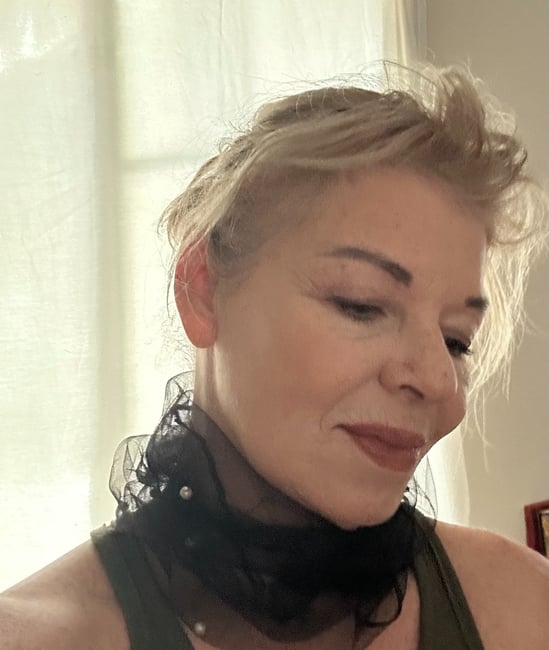 Tarot Psychic Reader Maya Britan Artist Painter Speaker