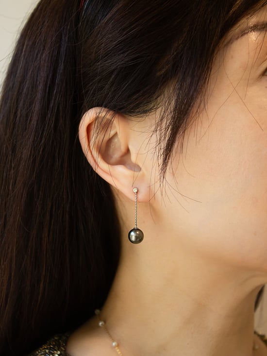 Photo Bijoux d'une boucle d'oreille portée