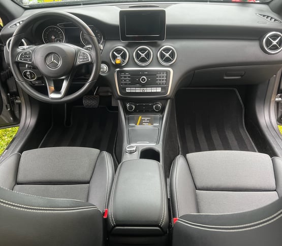 nettoyage-automobile-intérieur-personnalisé