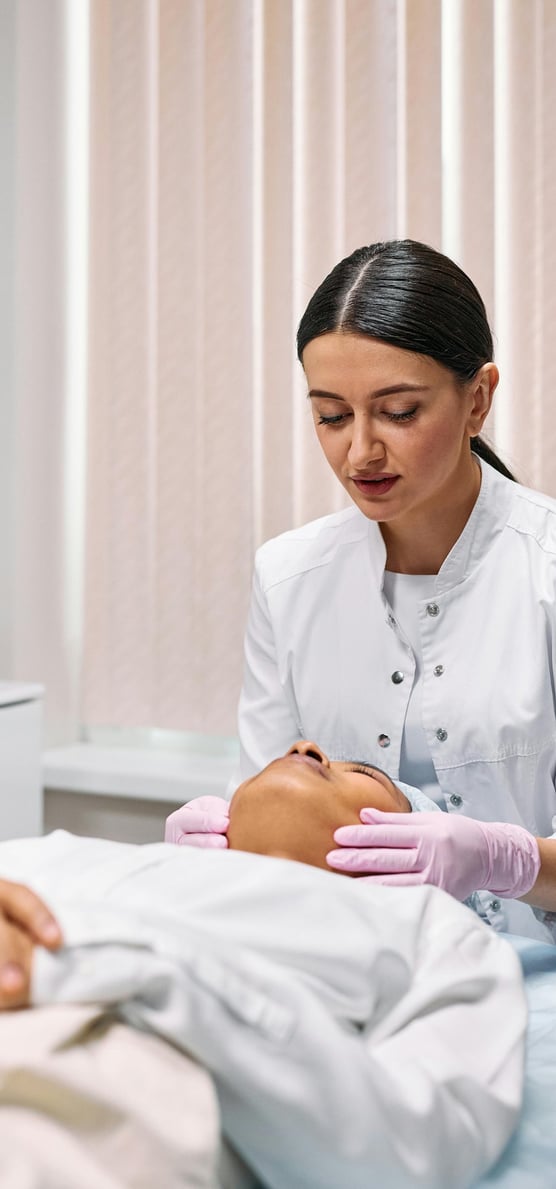 a woman in a hospital gown is shown in this picture