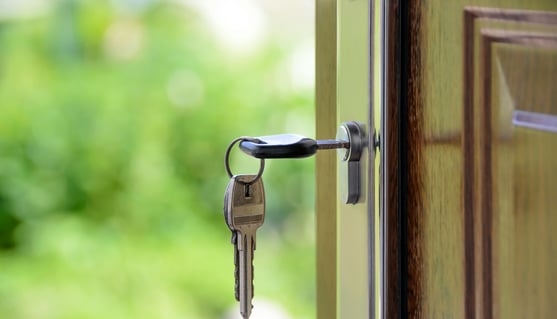 Image de clés d'une maison pour renégocier vos assurances de prêt et gagner en pouvoir d achat