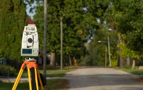 a tripod with a tripodiscoped camera and a tripodil