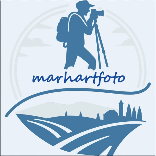 Logo de marhartfoto qui représente un photographe.