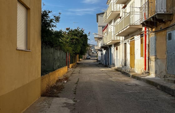 torre di gaffe, street near Co.bay