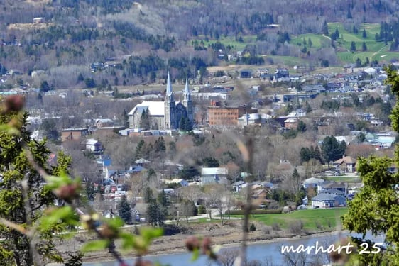 Baie St-Paul, église, centre ville.