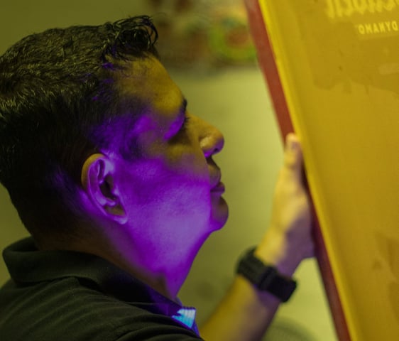 Proceso de revelado de pantallas para serigrafía