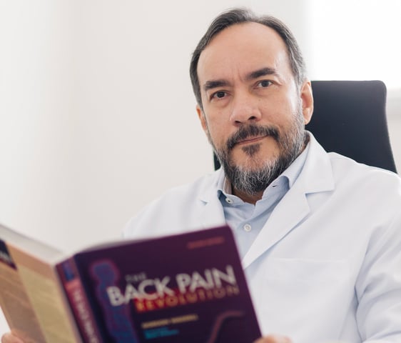 Dr. Carlos Moreira – Médico Neurocirurgião especialista em doenças da coluna vertebral