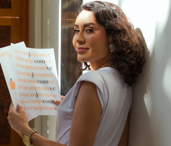 a woman holding a sign that says,'i am a woman who is not