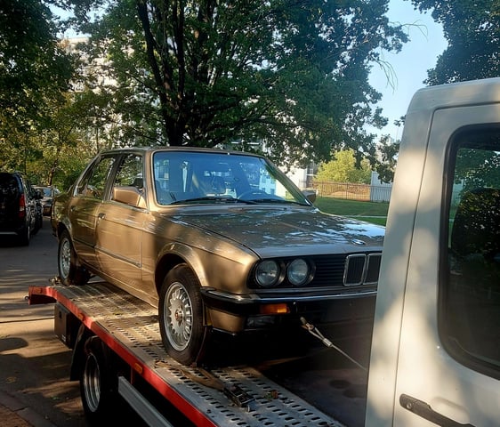 Automobilių transportavimo paslaugos skubiais atvejais Vilniuje – pasiekite bet kuriuo metu