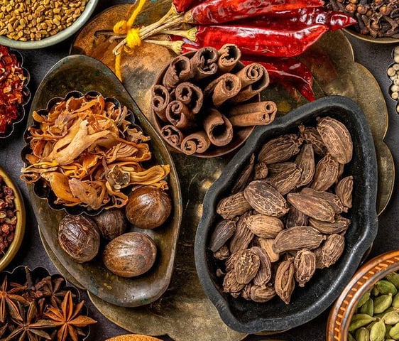 Gambar kumpulan rempah Nusantara pilihan untuk pasar lokal dan ekspor oleh Nusantara Spice Gemilang
