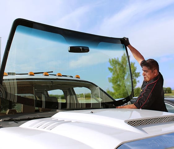 same-day mobile auto glass repair service near me