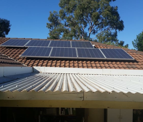 placas solares instalado no telhado 