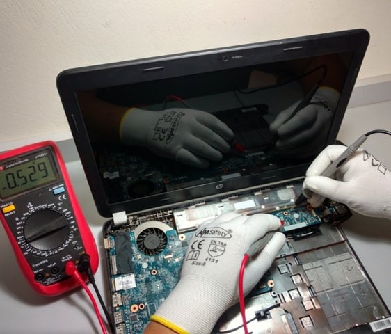 https://jhsistemas.com/tienda/reparacion-de-laptops/417-reparacion-de-laptop-samsung-np300e5c.html