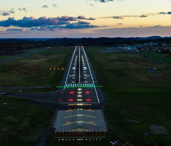 Balizas y ayudas visuales pista aterrizaje aeropuerto