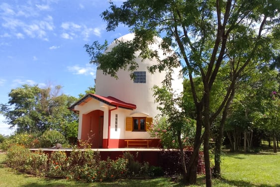 Kuppelhaus mit 1 Hektar Grundstück zum Kauf in Troche, Paraguay