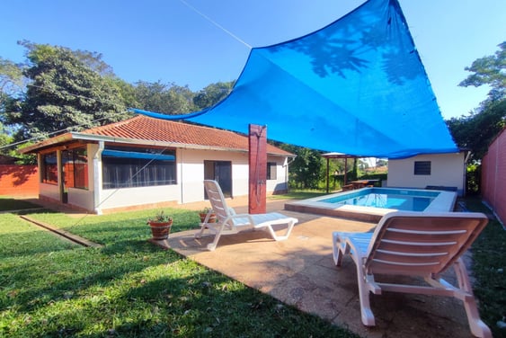Möbliertes Wohnhaus mit Garten, Pool und Glasfaser-Internet in Independencia / Planta Urbana