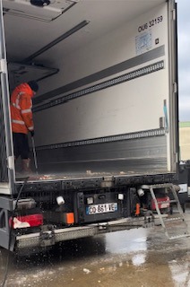 Lavage intérieur et extérieur du camion