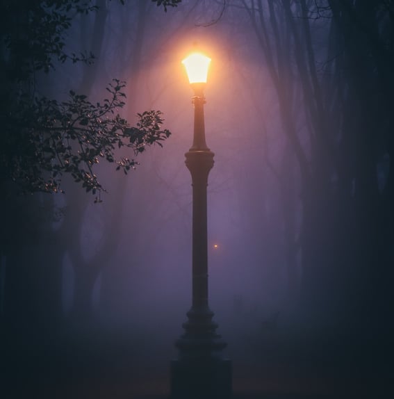 Streetlamp glowing in darkness representing Balki International’s focused vision and guidance in international trade