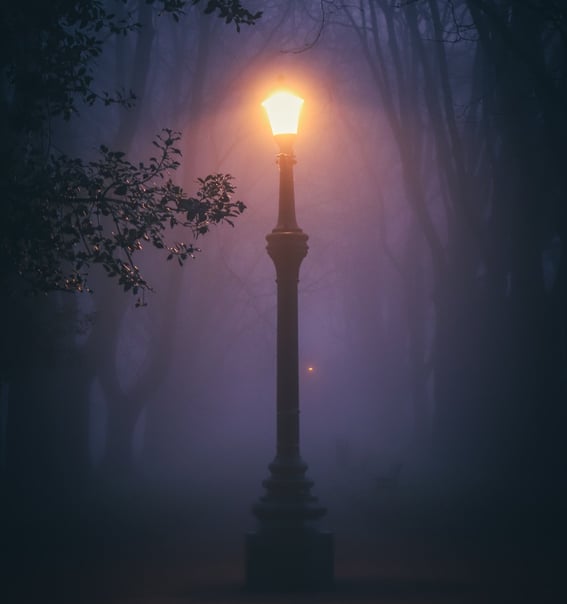 Streetlamp glowing in darkness representing Balki International’s focused vision and guidance in international trade