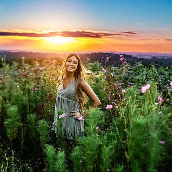 Lancaster PA senior picture photographer. Senior pictures in flowers