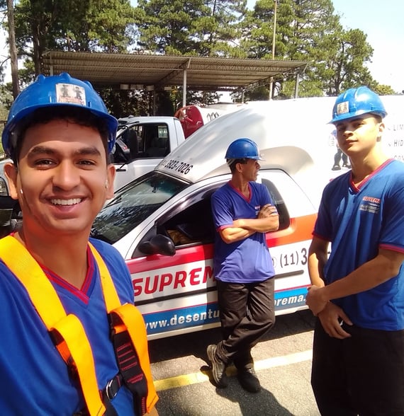 técnicos da Suprema Desentupidora