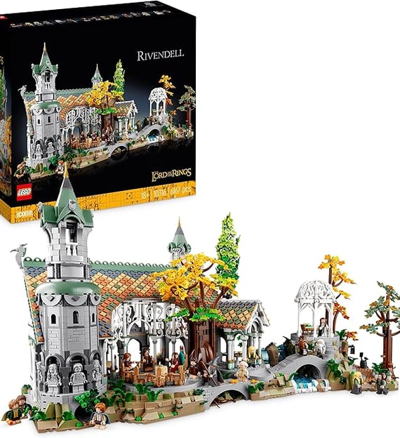 Vista panoramica del set LEGO Gran Burrone, mostrando i giardini e le torri