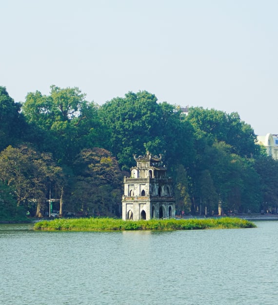Travel guide: Ho Chi Minh mausoleum – Temple ofl literature – Hoan Kiem lake in one day